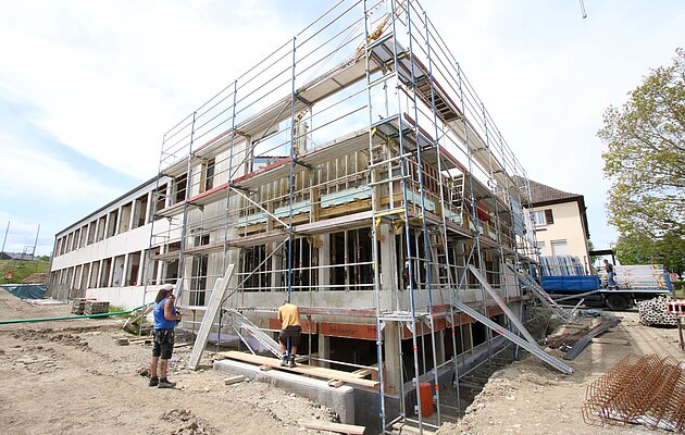 Außenansicht Baustelle Kindergarten und Schule Fronhofen
