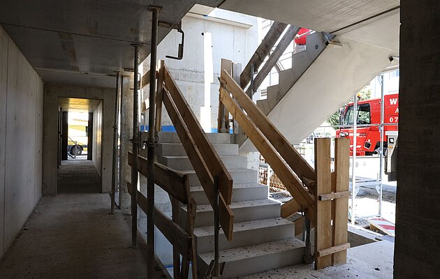 Treppe auf Baustelle bei Zeppelin Wohlfahrt