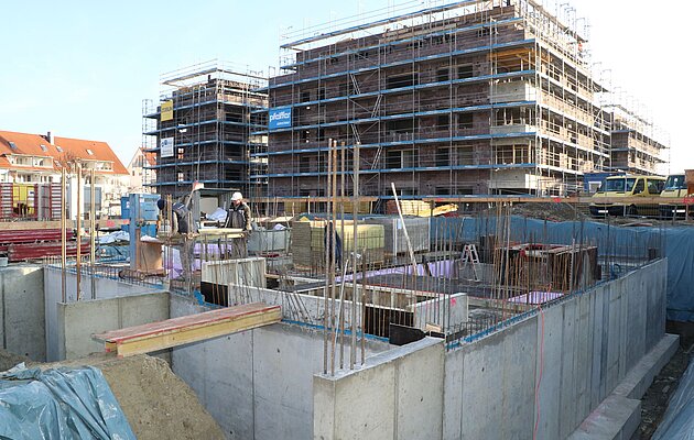 Außenansicht Baustelle Mehrfamilienhaus