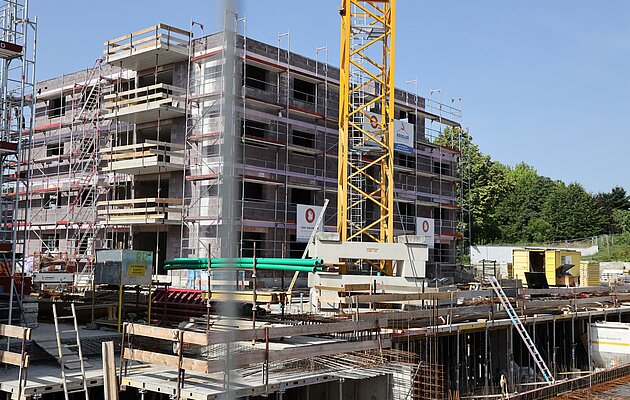 Außenansicht Baustelle Mehrfamilienhaus